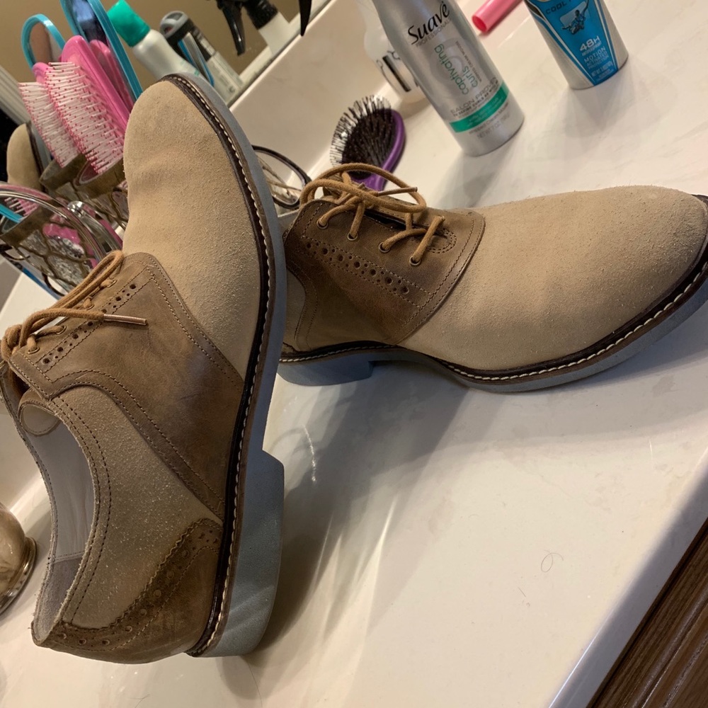 Tan men’s lace up oxford shoes